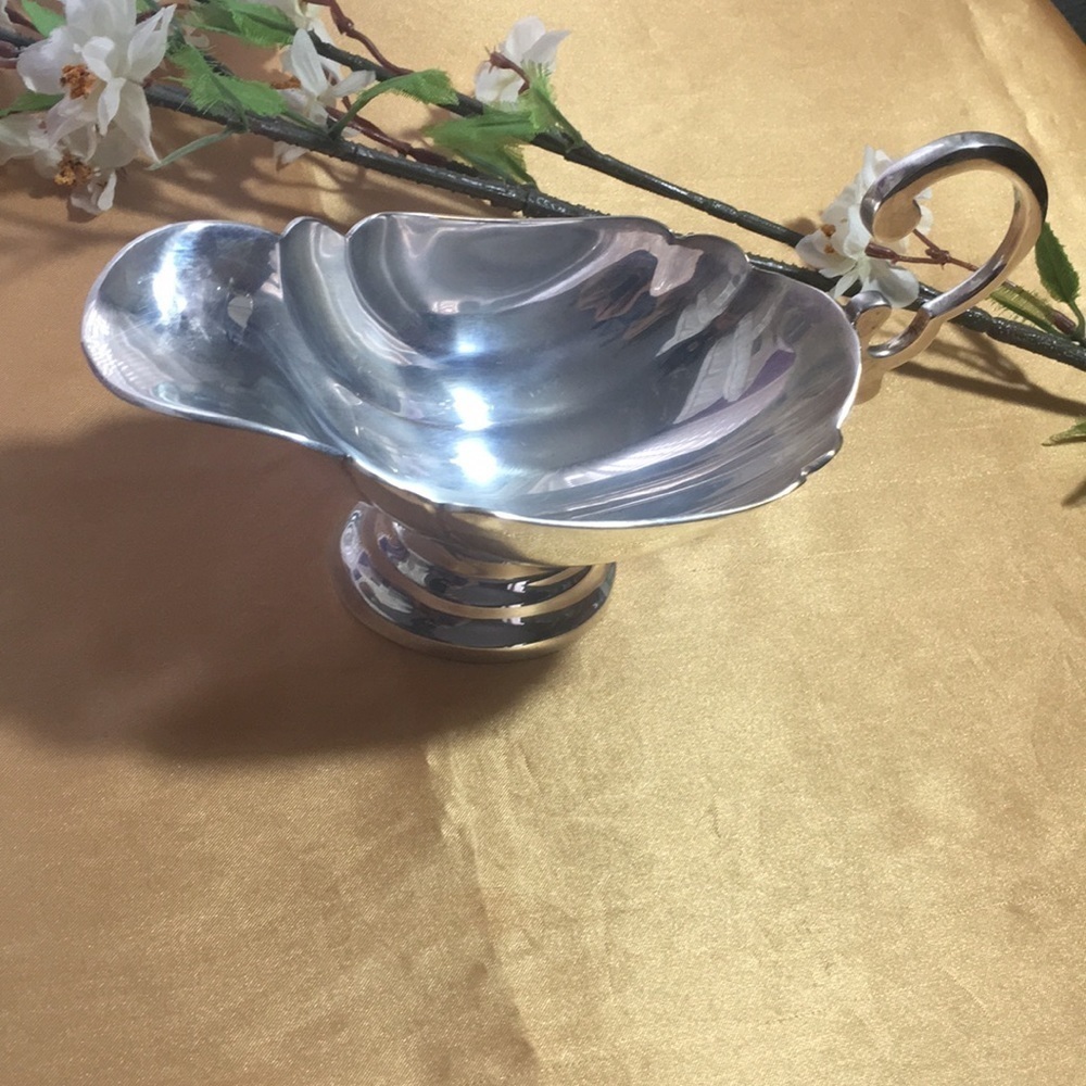 LANDES GRAVY BOAT